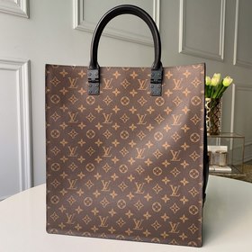 Сумка LV Sac Plat, модель M44475 Арт-директор мужской линии Вирд