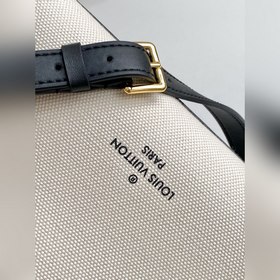 LV Модель M59842 ON MY SIDE Большая сумка-тоут Эта сумка сочетае