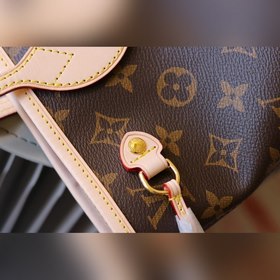 Top LV NEVERFULL Маленькая сумка-тоут Neverfull Small — это элега