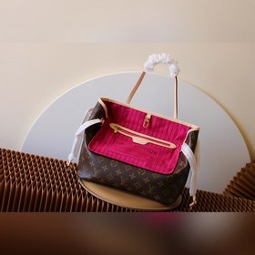 Top LV NEVERFULL Маленькая сумка-тоут Neverfull Small — это элега