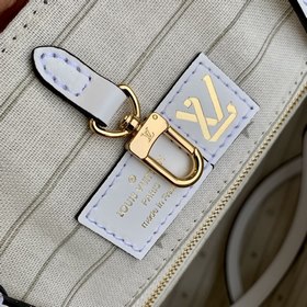 Сумка LV OnTheGo, модель M20815, белая, большая Эта сумка OnTheG