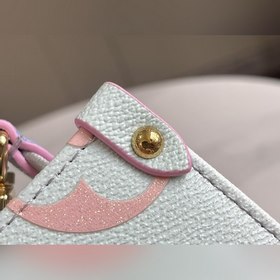 LV OnTheGo Small Tote Bag Сумка OnTheGo Trumpeter выполнена из т
