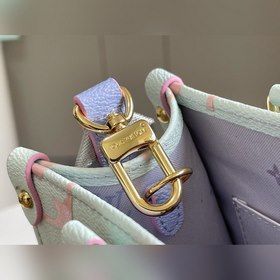 LV OnTheGo Small Tote Bag Сумка OnTheGo Trumpeter выполнена из т