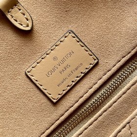 LV Модель M46015 Коричневая сумка ONTHEGO среднего размера с шелк