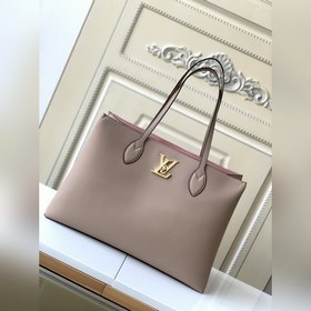 LV Модель M58927 Розовый LOCKME Сумка Сумка Lockme из мелкозерни