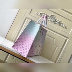 LV  OnTheGo Большая сумка-тоут Модель M46076 Цвет Новая весенняя