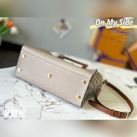 LV Сумка On My Side, модель M53826, слоновая кость с вышивкой С