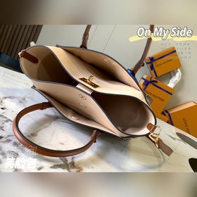 LV Сумка On My Side, модель M53826, слоновая кость с вышивкой С