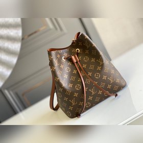 LV  Модель M44887 Сумка NéONOé Сумка-бочонок, созданная Гастоно