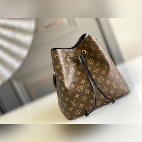 LV  Модель M44887 Сумка NéONOé Сумка-бакет, созданная Гастоном-