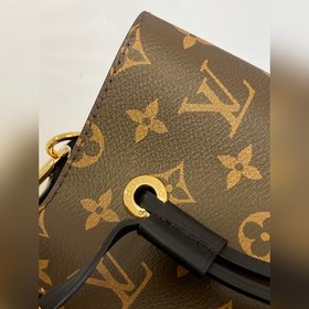 LV  Модель M44887 Сумка NéONOé Сумка-бакет, созданная Гастоном-