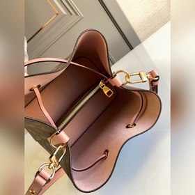 LV  Модель M44887 Сумка NéONOé Сумка-бочонок, созданная Гастоно