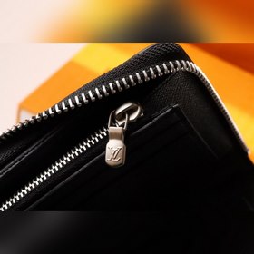 LV Модель N60442 Кошелек с прямой застежкой-молнией Этот прямой 