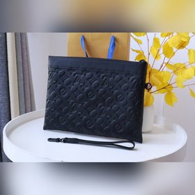 LV Pochette To-Go сумка-клатч, модель M81570, черная с тиснением
