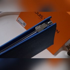 LV Модель M59147 Pochette Voyage В этой сумке-клатче, выполненно
