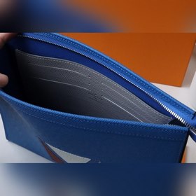 LV Модель M59147 Pochette Voyage В этой сумке-клатче, выполненно