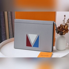LV Модель M59147 Pochette Voyage В этой сумке-клатче, выполненно