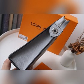 LV Модель M59147 Pochette Voyage В этой сумке-клатче, выполненно