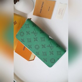 LV кошелек на молнии, модель M80801 Этот кошелек на молнии являе