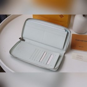 LV кошелек на молнии, модель M80801 Этот кошелек на молнии являе