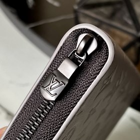 LV Модель M81384 Новая мужская сумка на молнии Эта модель Zippy 