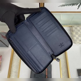 LV Zippy Vertical Кошелек Модель M80423  Этот кошелек Zippy Vert