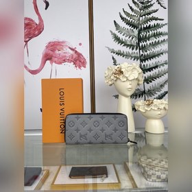 LV Zippy Vertical Кошелек Модель M81384 Серый вертикальный Этот