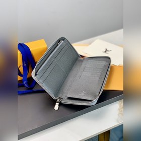 LV Zippy Vertical Кошелек Модель M30841 Серый Этот кошелек Zippy