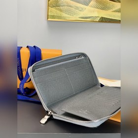 LV Zippy Vertical Кошелек Модель M30841 Серый Этот кошелек Zippy