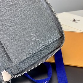 LV Zippy Vertical Кошелек Модель M30841 Серый Этот кошелек Zippy