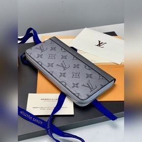 LV Zippy Vertical Кошелек Модель M30841 Серый Этот кошелек Zippy