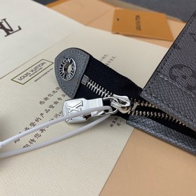 LV Pochette Voyage сумочка, модель M30840, серый Эта сумка Poche