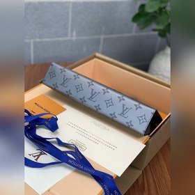 LV Pochette Voyage сумочка, модель M30840, серый Эта сумка Poche