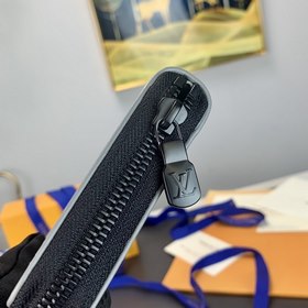 LV Zippy Vertical Кошелек Модель M81384 Этот кошелек Zippy Verti