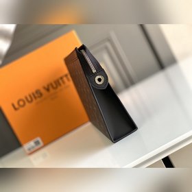 LV Модель M61692 Сумка POCHETTE VOYAGE среднего размера Эта нов