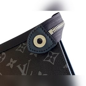 LV Модель M61692 Сумка POCHETTE VOYAGE среднего размера Эта нов