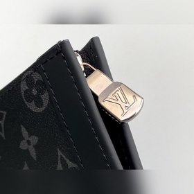 LV Модель M61692 Сумка POCHETTE VOYAGE среднего размера Эта нов