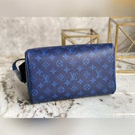 LV Модель M30849 Синий Косметичка из серии Dopp Kit Эта косметич