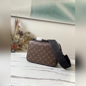 LV S Lock Почтовая сумка Модель M45806 Черный  Эта сумка-почтал
