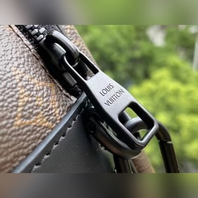 LV S Lock Почтовая сумка Модель M45806 Черный  Эта сумка-почтал
