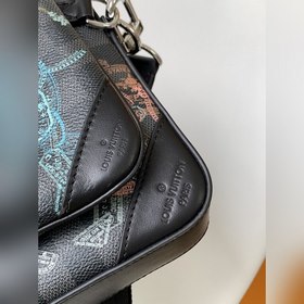 LV Trio Почтовая сумка Модель M58040 Черный с принтом Эта сумка 
