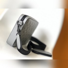 LV Сумка-почтальон Duo из кожи первого слоя, модель M46104 Эта