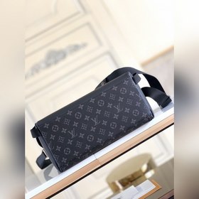 Средняя сумка-мессенджер LV Messenger MM Voyager, модель M40510 Д