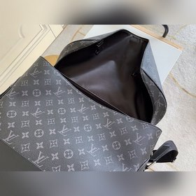 Средняя сумка-мессенджер LV Messenger MM Voyager, модель M40510 Д