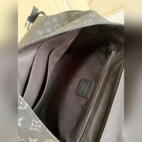 Средняя сумка-мессенджер LV Messenger MM Voyager, модель M40510 Д