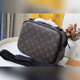 LV S Lock Почтовая сумка Модель M45683 Эта модель изготовлена из