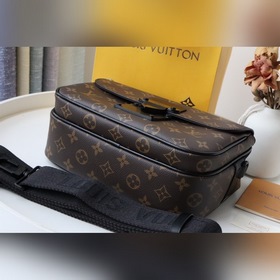 LV S Lock Почтовая сумка Модель M45683 Эта модель изготовлена из