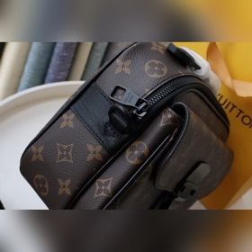 LV S Lock Почтовая сумка Модель M45683 Эта модель изготовлена из