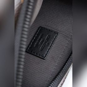 LV S Lock Почтовая сумка Модель M45683 Эта модель изготовлена из