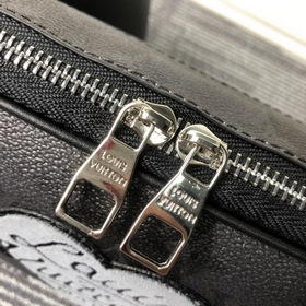 LV Модель M59338 Капсульная коллекция Louis Vuitton Нагрудная 